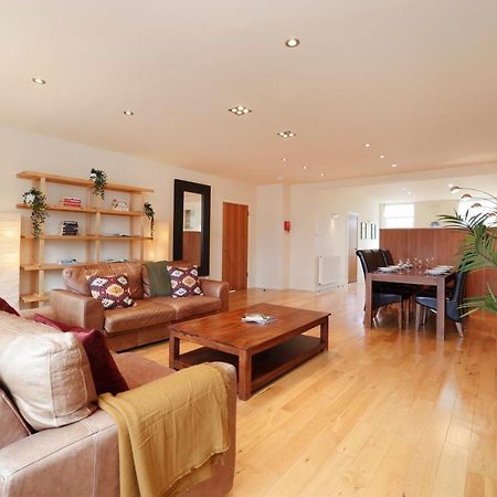 Joivy Spacious 2 Bed,2 Bath Flat, Free Parking And Rooftop Terrace Edinburgh Bagian luar foto