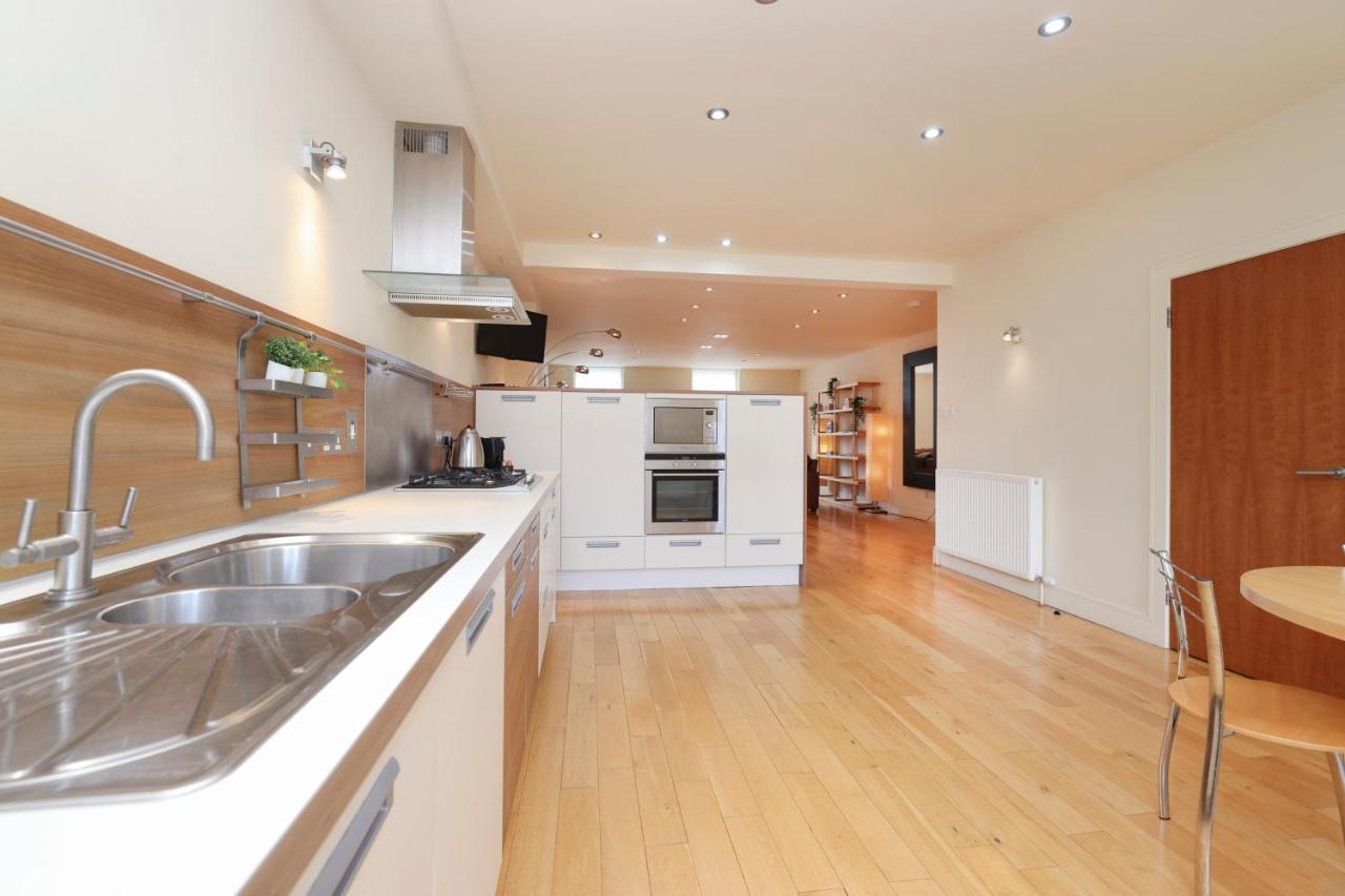 Joivy Spacious 2 Bed,2 Bath Flat, Free Parking And Rooftop Terrace Edinburgh Bagian luar foto