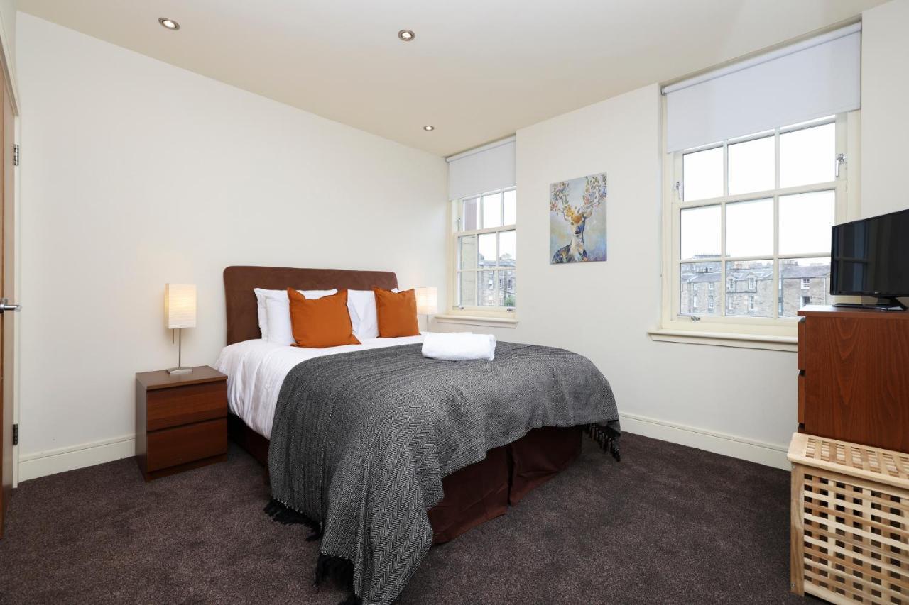 Joivy Spacious 2 Bed,2 Bath Flat, Free Parking And Rooftop Terrace Edinburgh Bagian luar foto